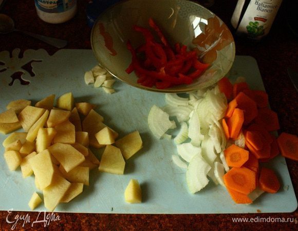 Нарезаем овощи, кто как любит