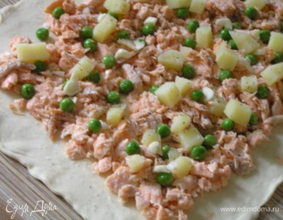 измельченный чеснок и нарезанную кубиками картофелину. Посолить, поперчить. 