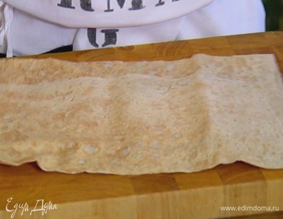 Лаваш разрезать на несколько не слишком маленьких частей.