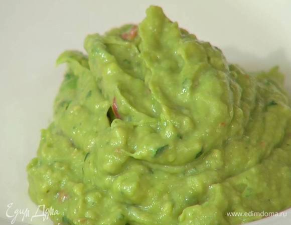 Добавить творожок, посолить и все еще раз перемешать.