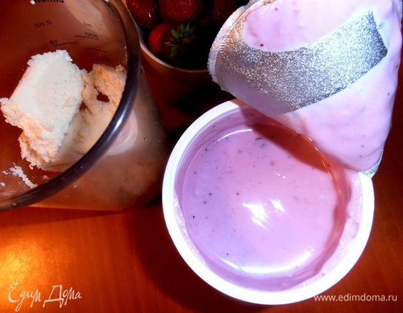 Соотношение творога и йогурта можно менять: какого продукта возьмёте больше - вкус того и будет преобладать!