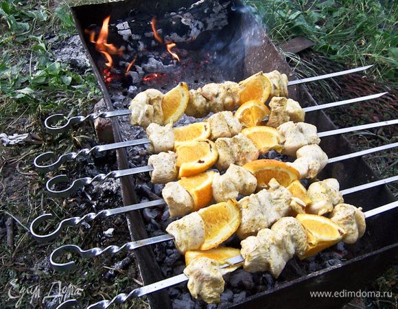 Жарить на мангале до готовности. Приятного аппетита! 