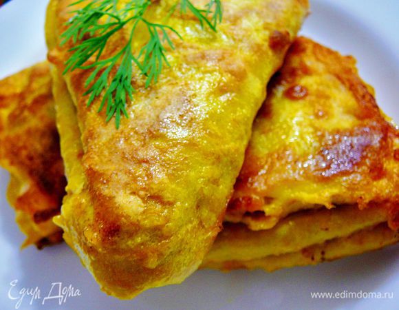 Все бендерики или бендерчики готовы.Подавать со сметаной.А можно наготовить бендерики и положить в морозилку,до нужного момента.Затем достать и  не размораживая обжарить на сковороде так же по 5 минут с каждой стороны. 