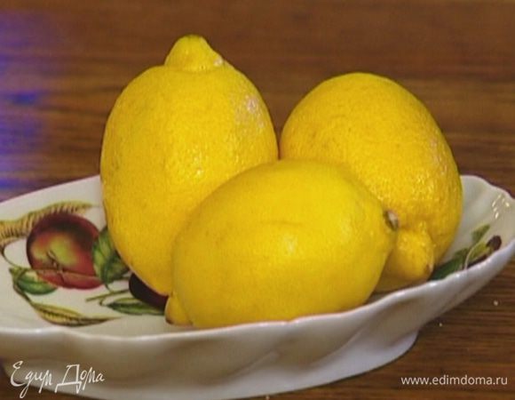 Цедру лимонов натереть на мелкой терке.