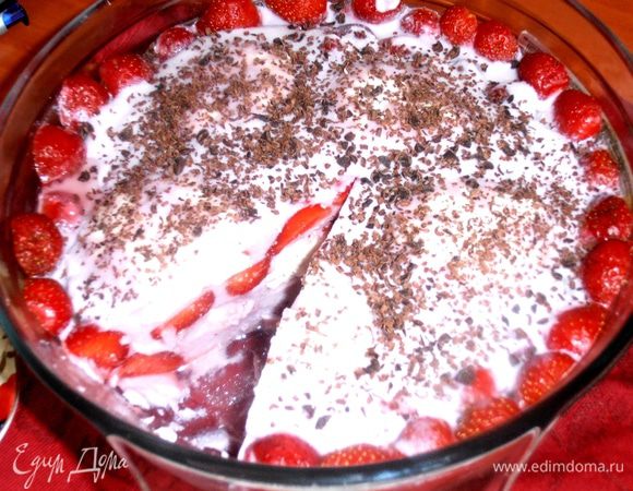 Подаём в блюде и вырезаем порции лопаточкой!