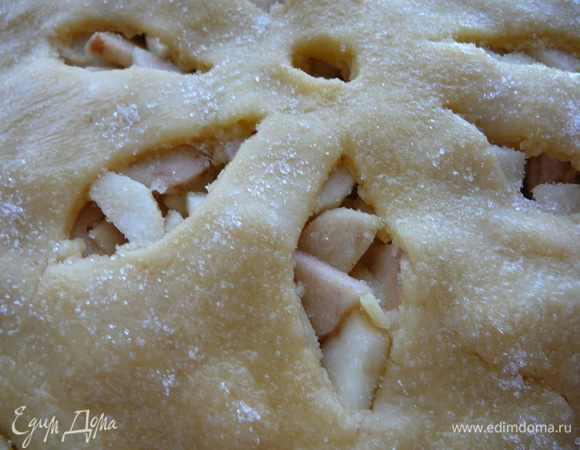 Смазать взбитым яйцом и присыпать сахаром.