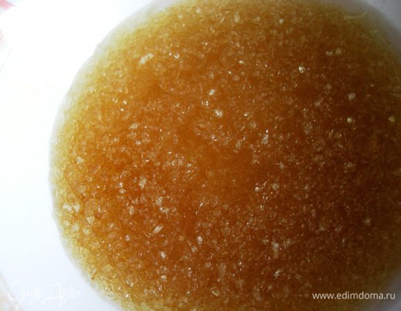 ТВОРОЖНЫЙ  КРЕМ. Желатин залить небольшим количеством воды (около 100 мл). Примерно  20 минут пускай разбухает. A, eсли будете готовить не пирог полостью, а только творожный крем, желатина положите немножко меньше, грамм 32 - 30!  