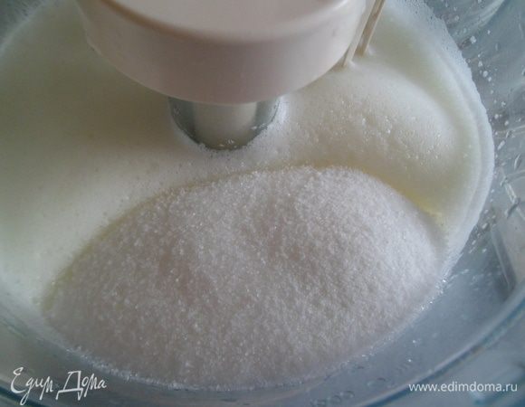 Затем вводимсахар,ванилин