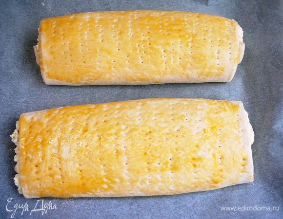 Смазать желтком...