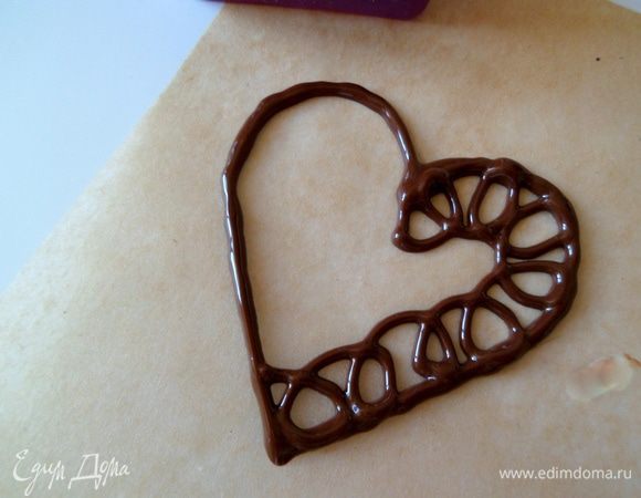 затем рисуем в середине сердца