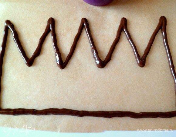 рисуем корону.Сначала очертания короны