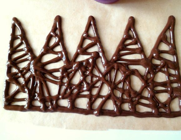 потом рисуем в срединке короны