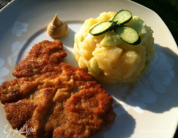 Подавать сразу с картофельным салатом. Приятного аппетита!