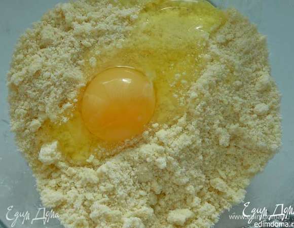 Добавить яйцо.