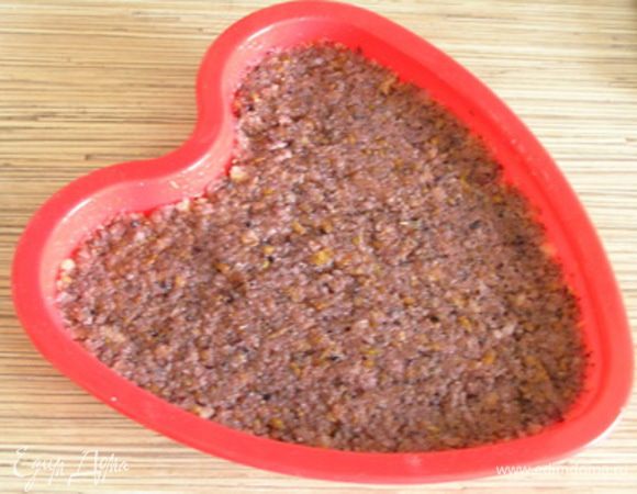 Выложить массу в смазанную маслом форму 