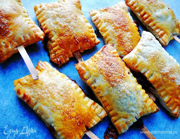 Отправить запекаться в заранее разогретую духовку до 190С на 12-14 минут.