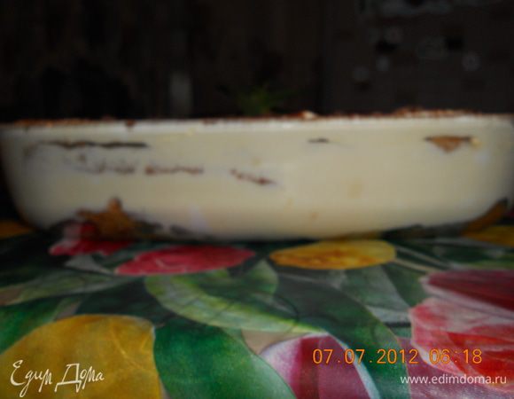 разровнять крем и посыпать просееным через сито какао,поставить на пару часов в холодильник