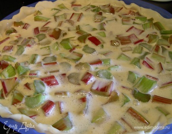 Заливаем заливкой и ставим в духовку 180-200 гр минут на 30-40.
