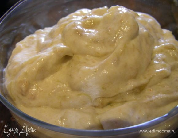 Аккуратно перемешиваем сливки с охлажденным пюре. 