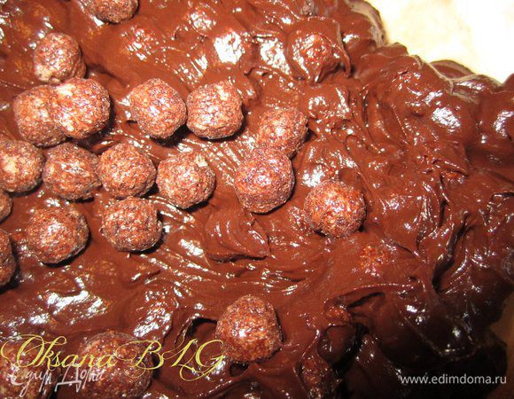 Добавить шоколадные шарики.