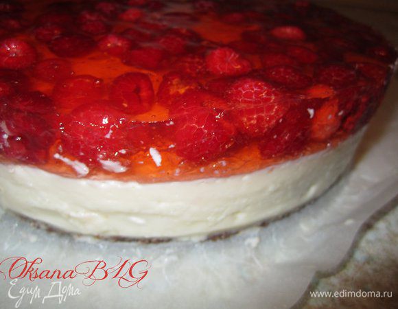 Поставить в холодильник на 2-3 часа. После охлаждения не переворачивая выложить на блюдо.