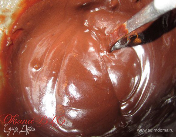 По желани залить шоколадной глазурью. 100 гр. шоколада + 50 гр. масла