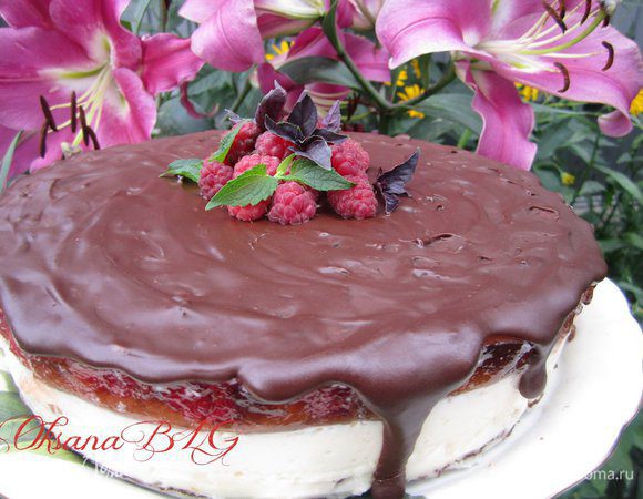 Украсить малиной.