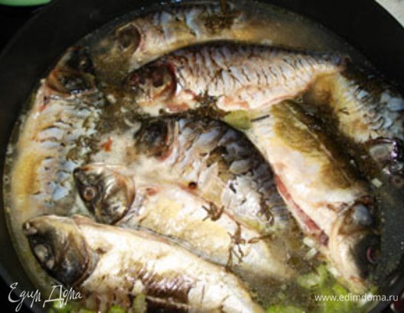 Добавить в сковороду воду и припустить минут 10.