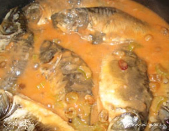 Соус добавить к рыбе и все вместе проварить минут 5-7.