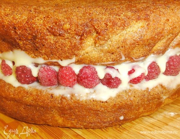 Накройте сразу вторым коржом и слегка придавите. Уберите для застывания в холодильник. 