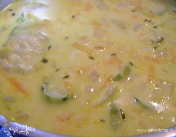 Добавляем сгущенное молоко. Готовим еще несколько минут. Превращаем суп в пюре.
