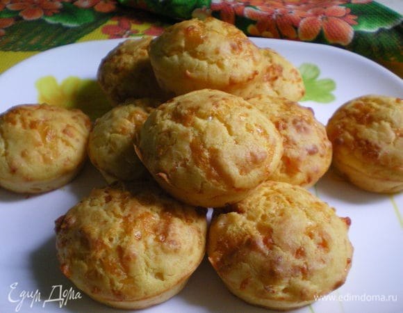 Затем вынуть булочки из формы и переложить на блюдо для охлаждения. Булочки вкусные и теплые и холодные. Приятного аппетита!