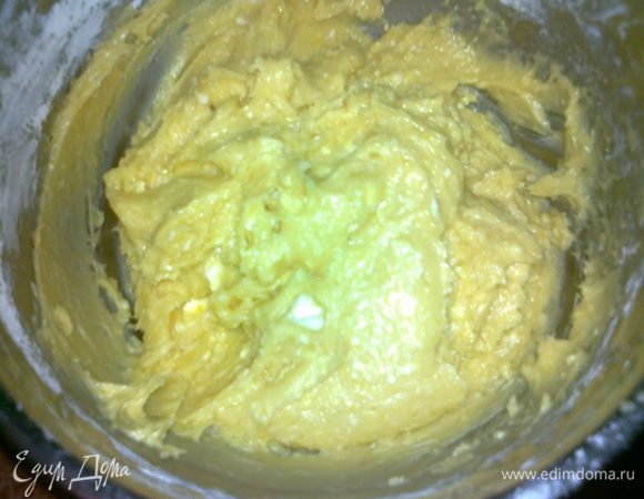 добавить соду и муку и хорошо перемешать