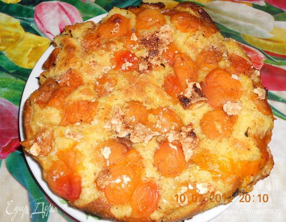 по истечению 30мин достаем пирог покрываем взбитым белком и ставим назад в духовку на 15-20мин,приятного аппетита...