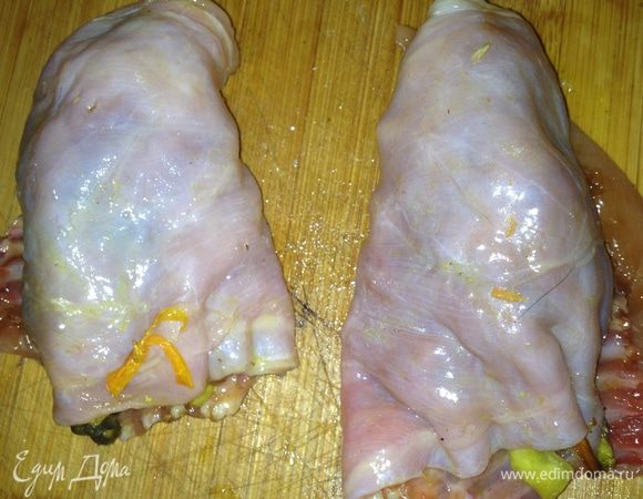 Рулетики завернуть так, чтобы они лежали на ребрышках.