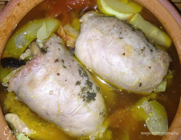 Через 30 мин достать, открыть, проверить на мягкость проколов ножом, рулеты должны быть как надутые слегка.
Добавить щепотку хмели-сунели, накрыть опять фольгой и еще на 20 мин при 250 градусах.