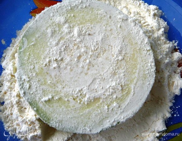 Обвалять в муке... 