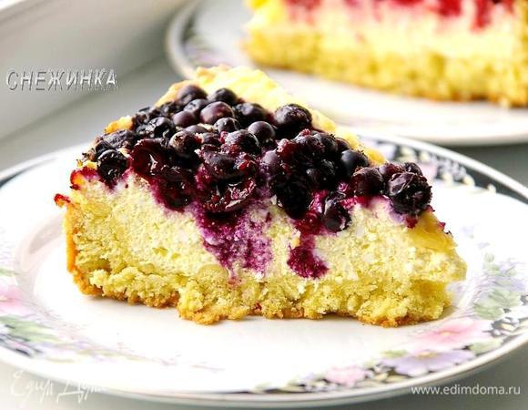 Разрезаем, когда пирог полностью остыл! Приятного аппетита!