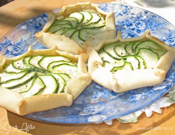 Выпекать при температуре 200 градусов 20-25 минут. Подать с летним салатом и приятного аппетита. 