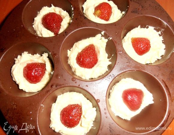 В этой силиконовой форме я пекла без бумажных заготовок.