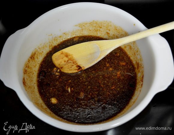 В пакете или в блюде смешать апельсин.сок,соев.соус,корич.сахар и следущие 5 ингридиентов.