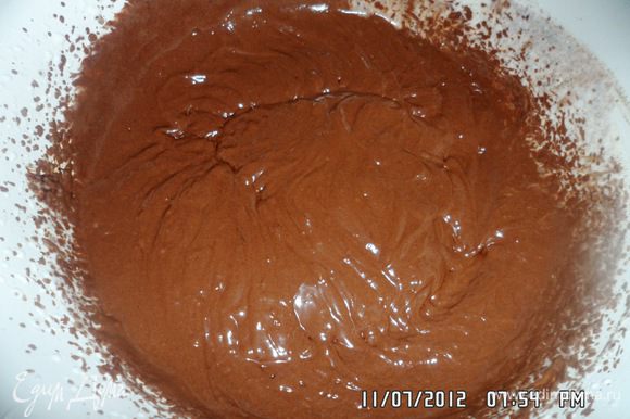 Мусс Сабайон: Взбить сливки до мягких устойчивых пиков. Отдельно растопить шоколад. Очень аккуратно соединить сливки с шоколадом.