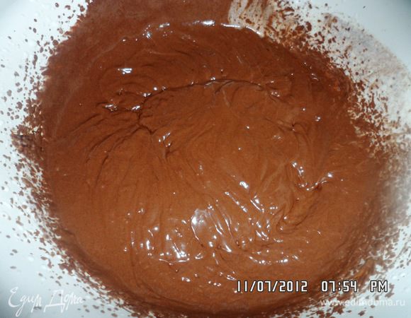 Мусс Сабайон:
Взбить сливки до мягких устойчивых пиков. Отдельно растопить шоколад. Очень аккуратно соединить сливки с шоколадом.