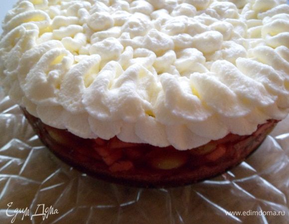 сверху делаем прослойку из взбитых сливок