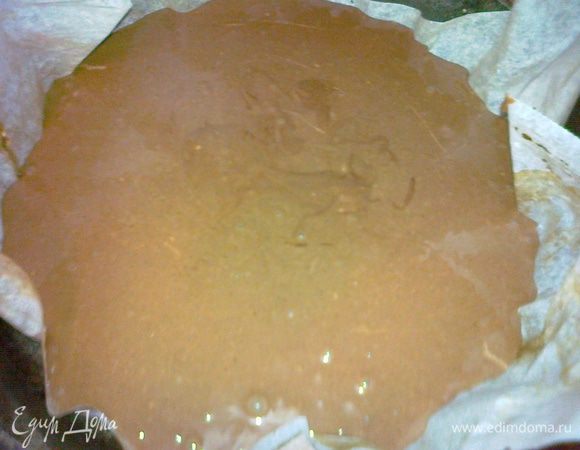 форму я брала диаметром 30,застелить пергаментом,выложить тесто,пекла при т.190 градусов 40мин