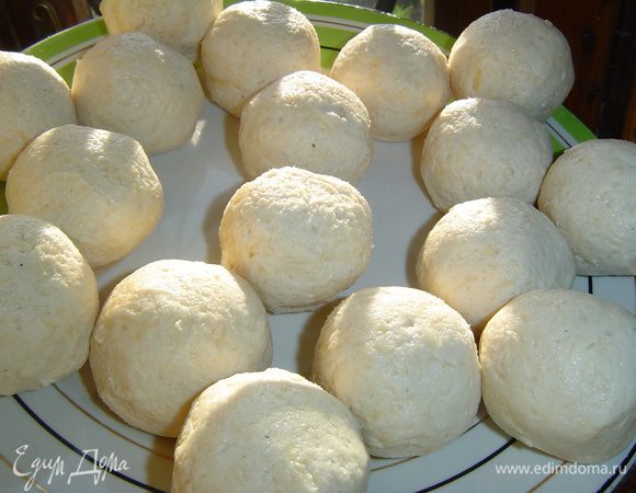 Из полученной массы формируем шарики,