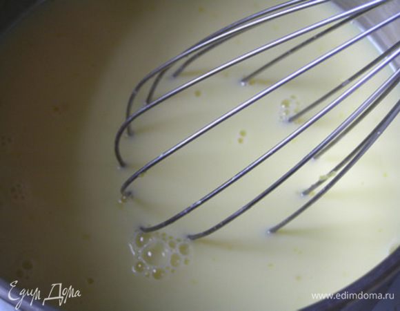 Постоянно помешивая венчиком, снова довести массу до 85°. 