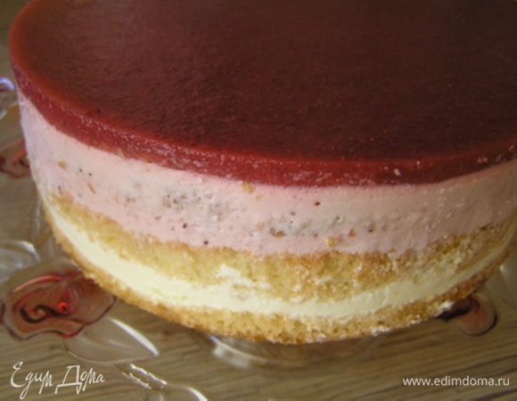 Аккуратно достать торт из формы.