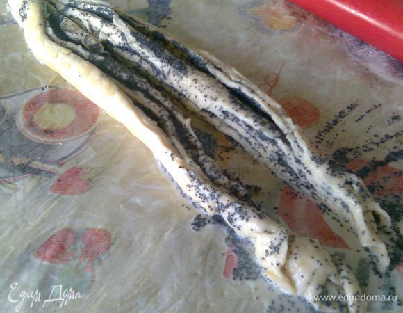 Рулет разрезаем как на фото.