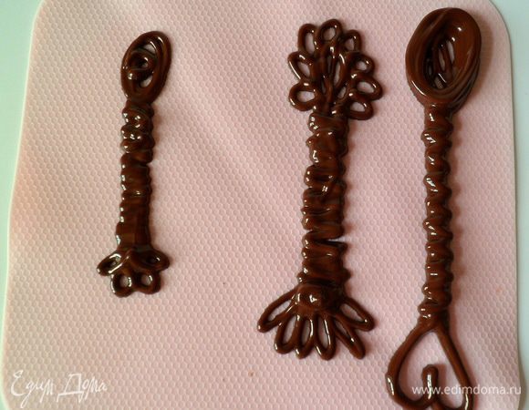 продолжаем рисовать ручки ложек как подскажет фантазия